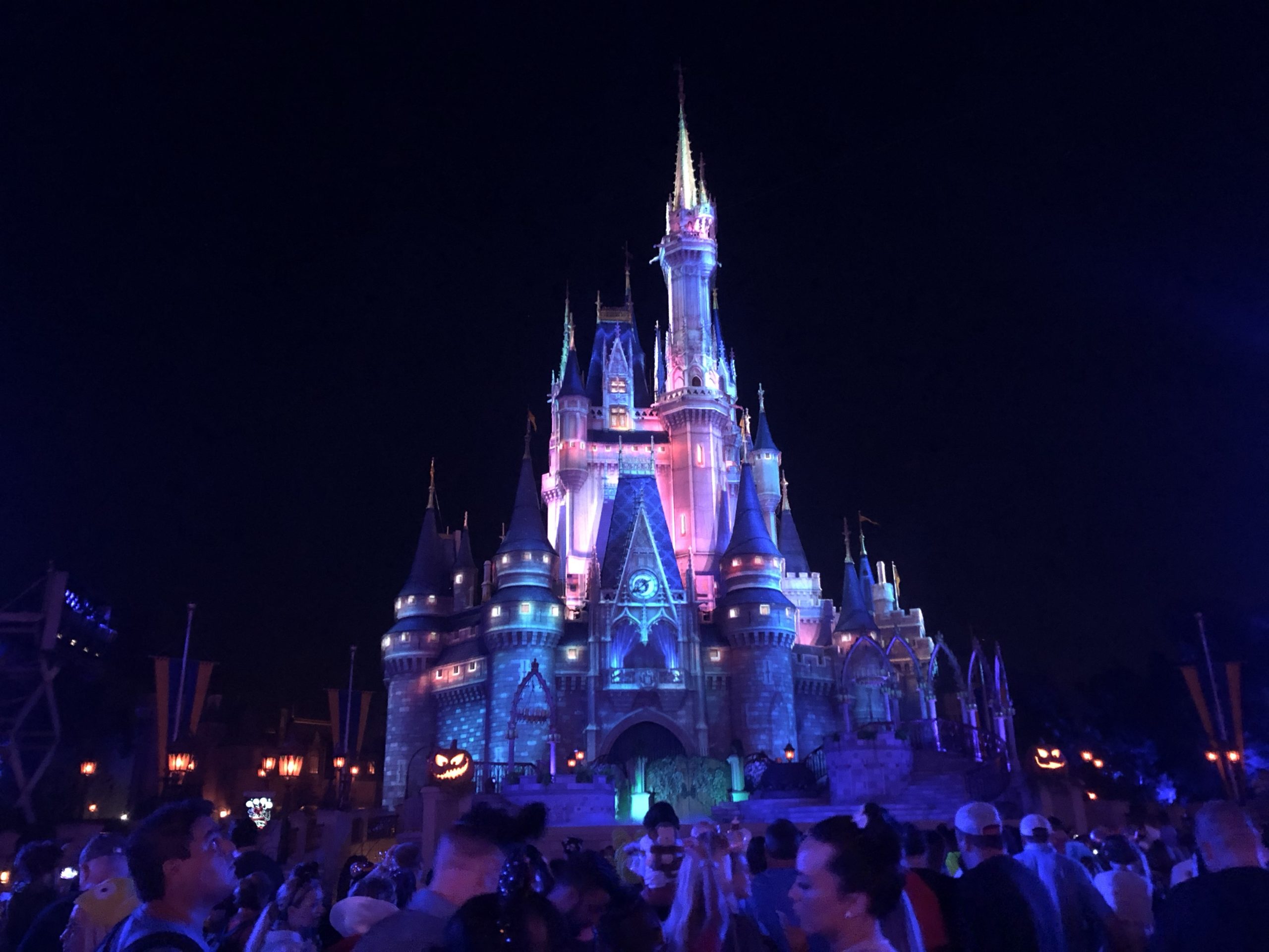 ハロウィーンwdw ウィランズが大集合 城前で開催される Hocus Pocus Villain Spelltacular Meritrip
