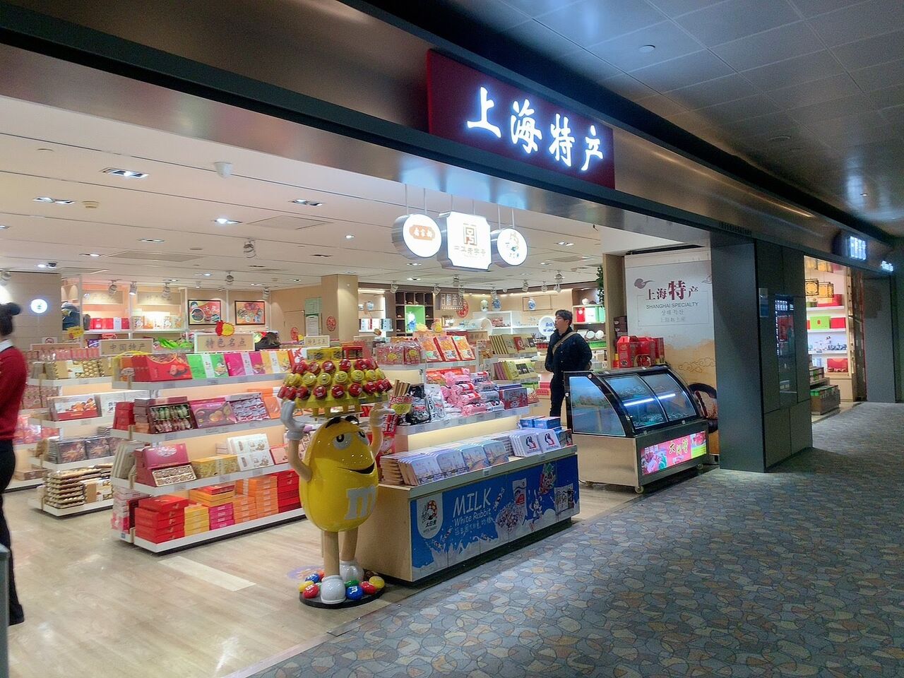 上海クリスマス19 浦東国際空港第2ターミナルの制限エリア 免税店やレストランは Meritrip